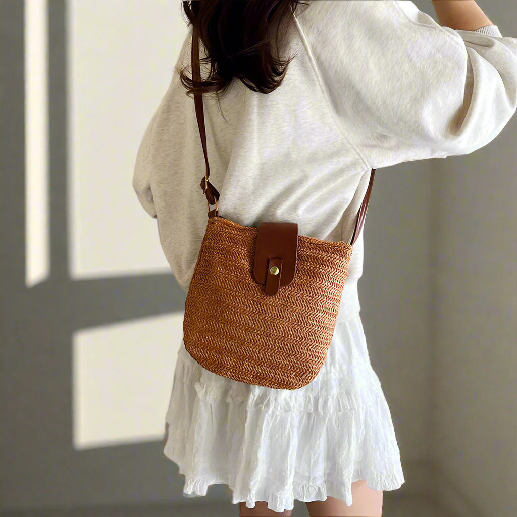 Hand-Woven Women's New Large Capacity Hollow Crossbody Bag